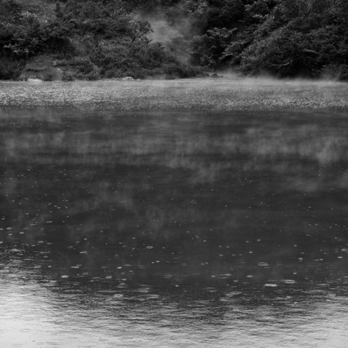 A thermal spring feeds this lake.  Very strong sulfur smell. 